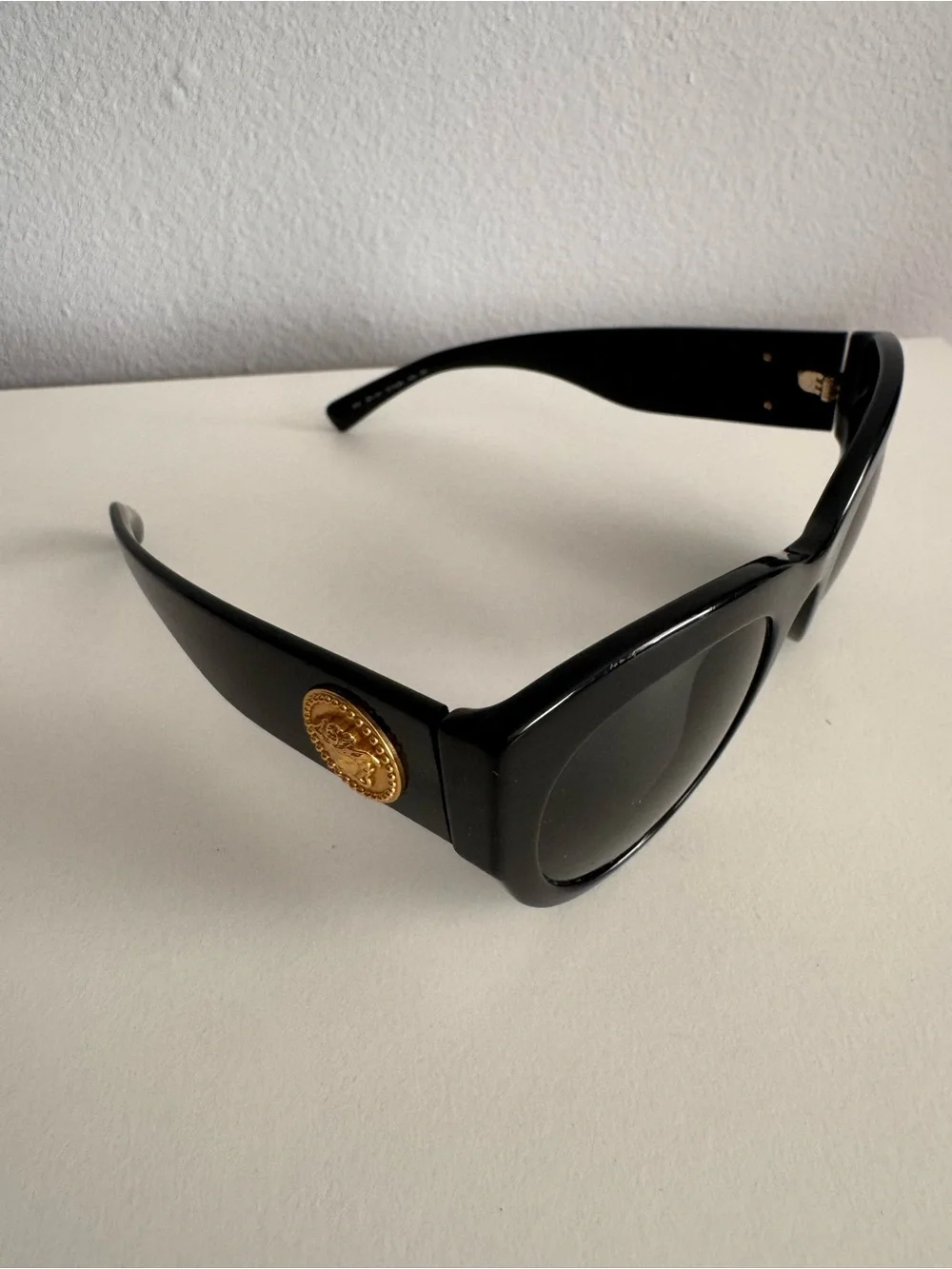 Versace VE4353 Tribute Collection Medusa Black Gold Sunglasses 51-26-140 + Case